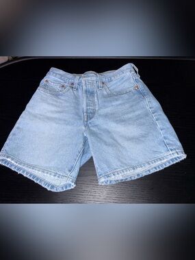 Vintage Levi's 550 Shorts USA Made Relaxed Fit Light Wash Denim Size 26